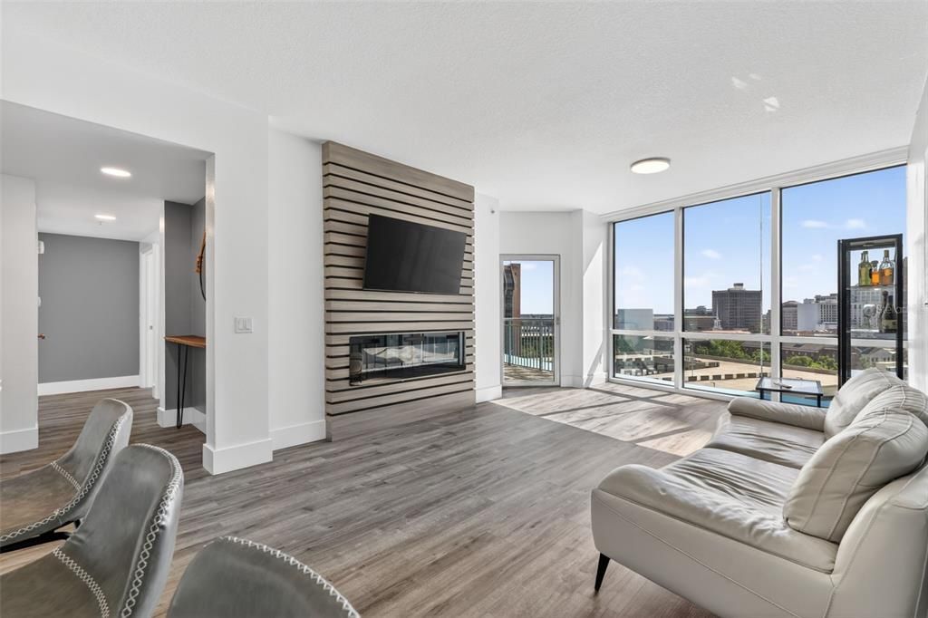 For Sale: $419,000 (2 beds, 2 baths, 1150 Square Feet)