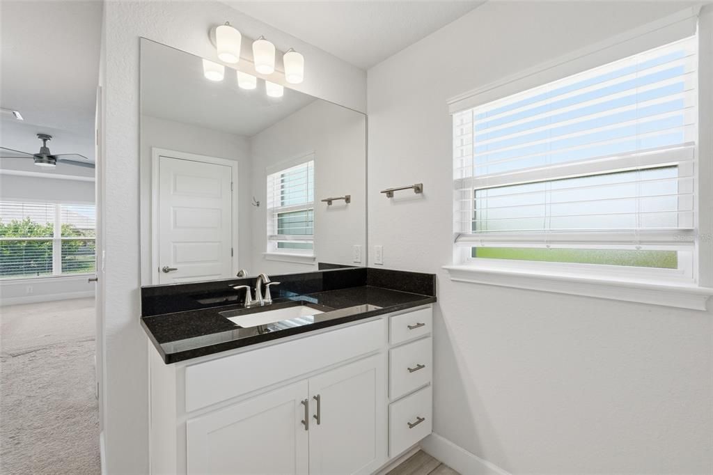 Activo con contrato: $359,000 (4 camas, 3 baños, 2265 Pies cuadrados)