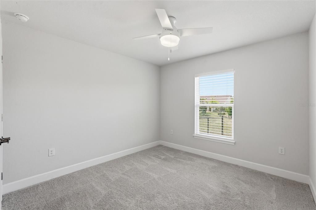 Activo con contrato: $359,000 (4 camas, 3 baños, 2265 Pies cuadrados)