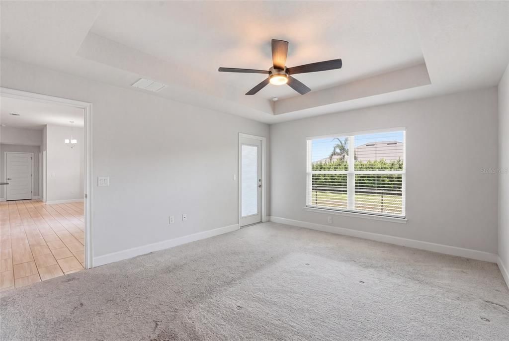 Activo con contrato: $359,000 (4 camas, 3 baños, 2265 Pies cuadrados)