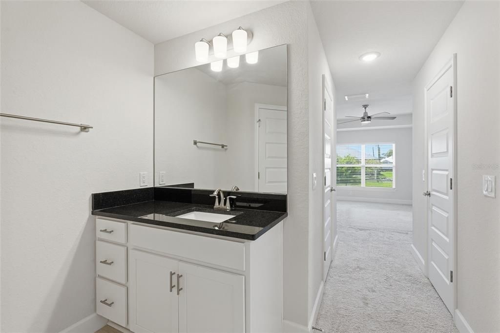 Activo con contrato: $359,000 (4 camas, 3 baños, 2265 Pies cuadrados)