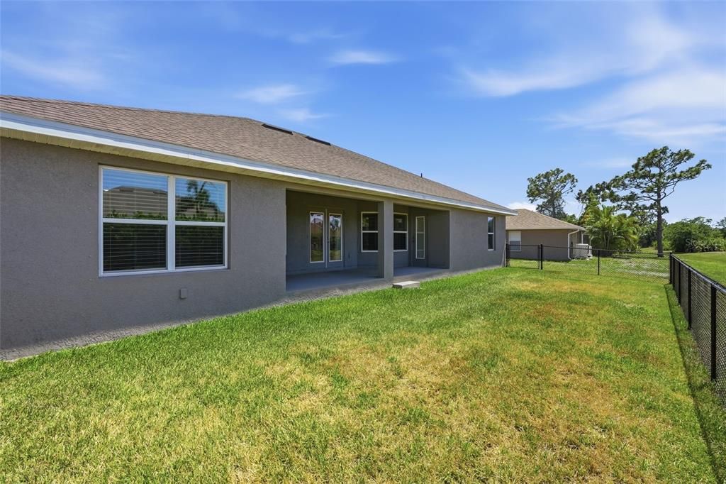 Activo con contrato: $359,000 (4 camas, 3 baños, 2265 Pies cuadrados)
