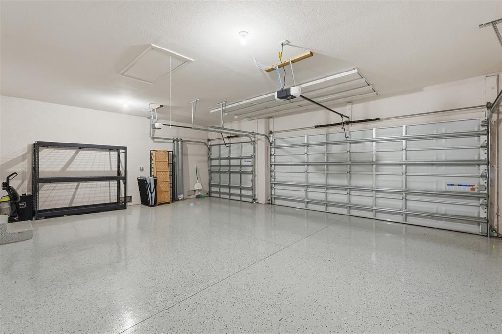 Activo con contrato: $359,000 (4 camas, 3 baños, 2265 Pies cuadrados)
