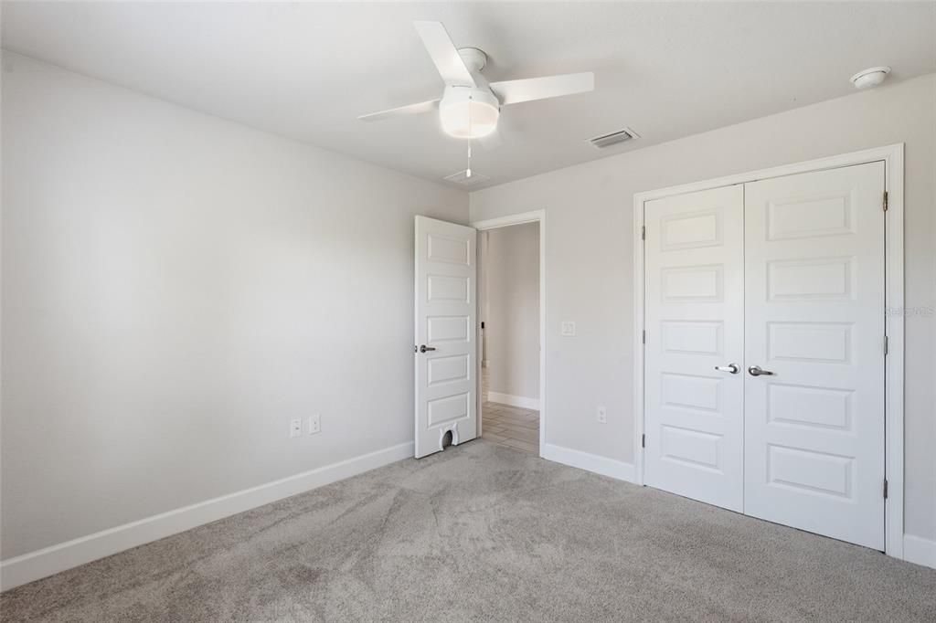 Activo con contrato: $359,000 (4 camas, 3 baños, 2265 Pies cuadrados)