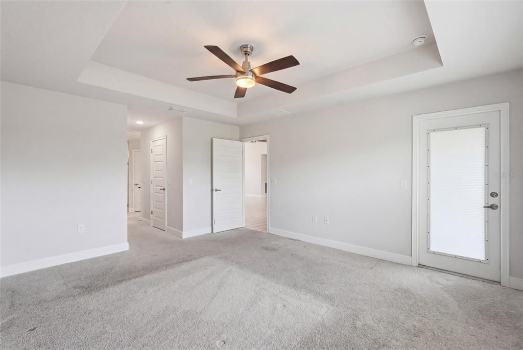Activo con contrato: $359,000 (4 camas, 3 baños, 2265 Pies cuadrados)