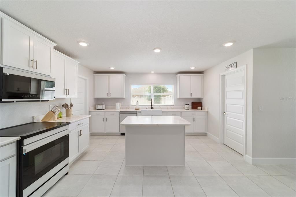 Active With Contract: $529,000 (4 beds, 3 baths, 3000 Square Feet)
