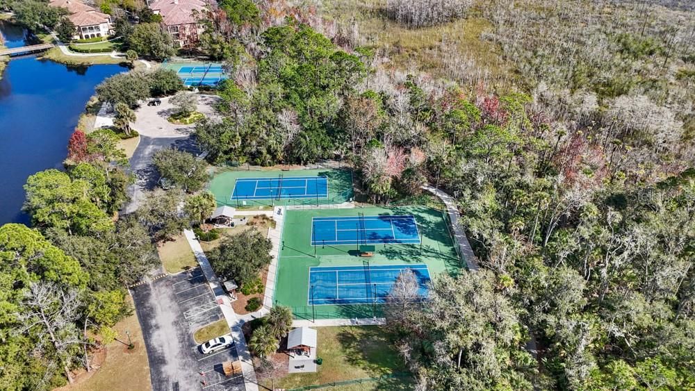 Activo con contrato: $850,000 (4 camas, 3 baños, 2335 Pies cuadrados)