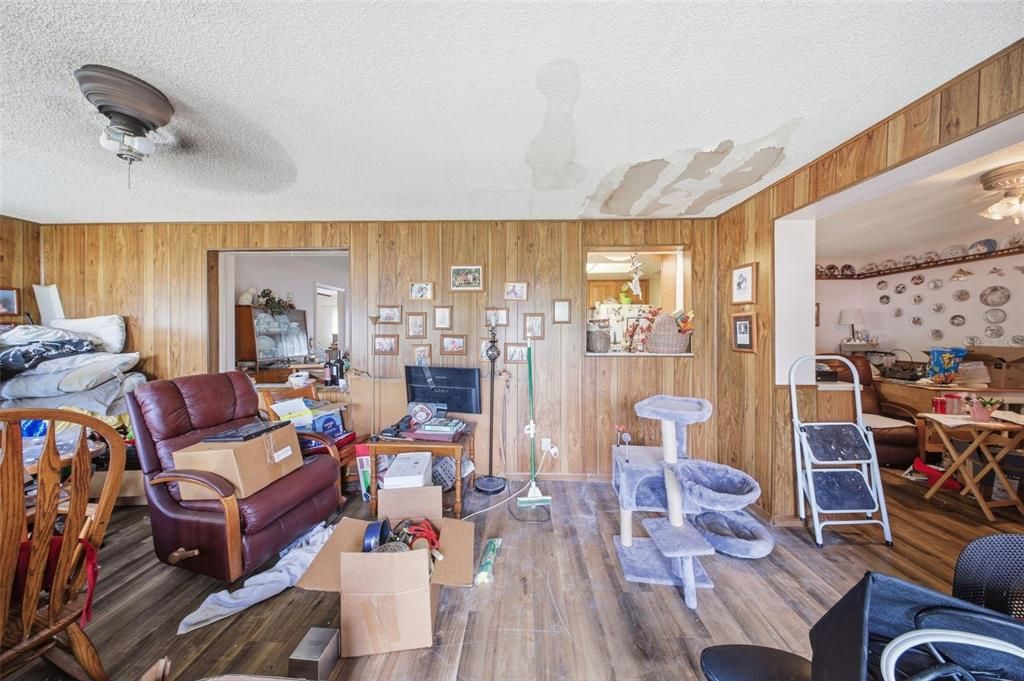 Activo con contrato: $259,000 (3 camas, 2 baños, 1433 Pies cuadrados)