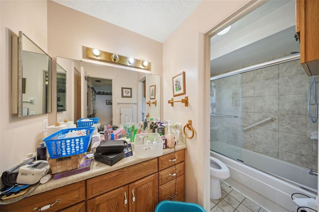 Activo con contrato: $259,000 (3 camas, 2 baños, 1433 Pies cuadrados)