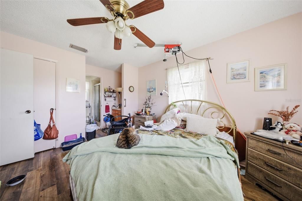 Activo con contrato: $259,000 (3 camas, 2 baños, 1433 Pies cuadrados)