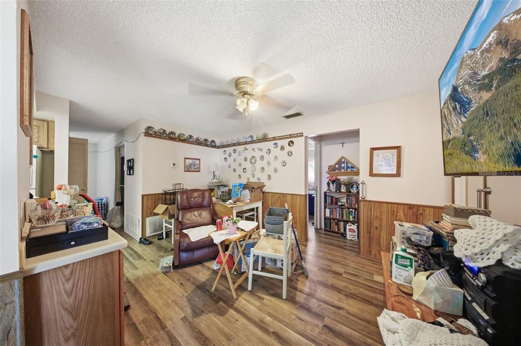 Activo con contrato: $259,000 (3 camas, 2 baños, 1433 Pies cuadrados)
