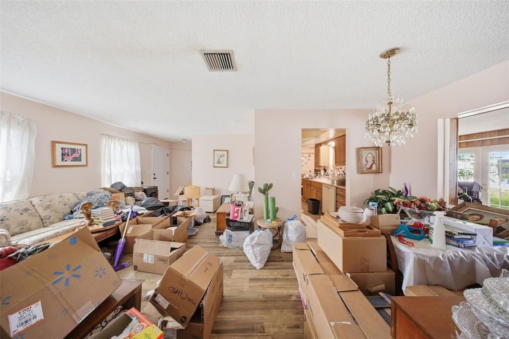Activo con contrato: $259,000 (3 camas, 2 baños, 1433 Pies cuadrados)