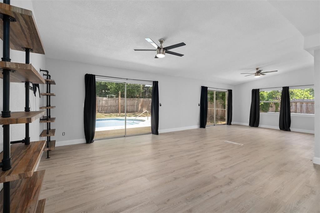 Active With Contract: $355,000 (4 beds, 2 baths, 1830 Square Feet)