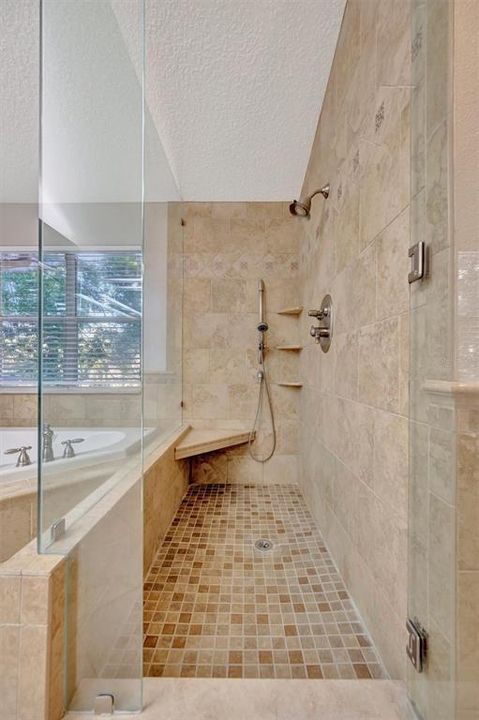 En Venta: $850,000 (5 camas, 3 baños, 3208 Pies cuadrados)