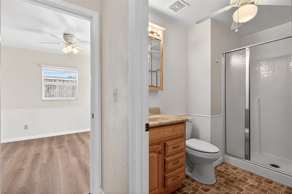 For Sale: $334,900 (3 beds, 2 baths, 1033 Square Feet)