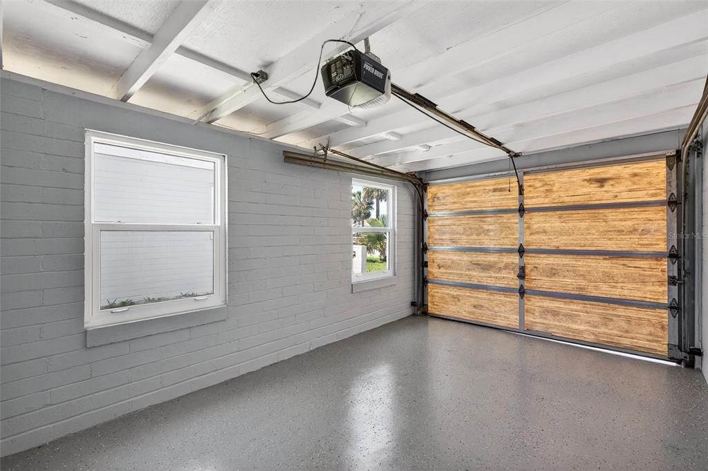 For Sale: $334,900 (3 beds, 2 baths, 1033 Square Feet)
