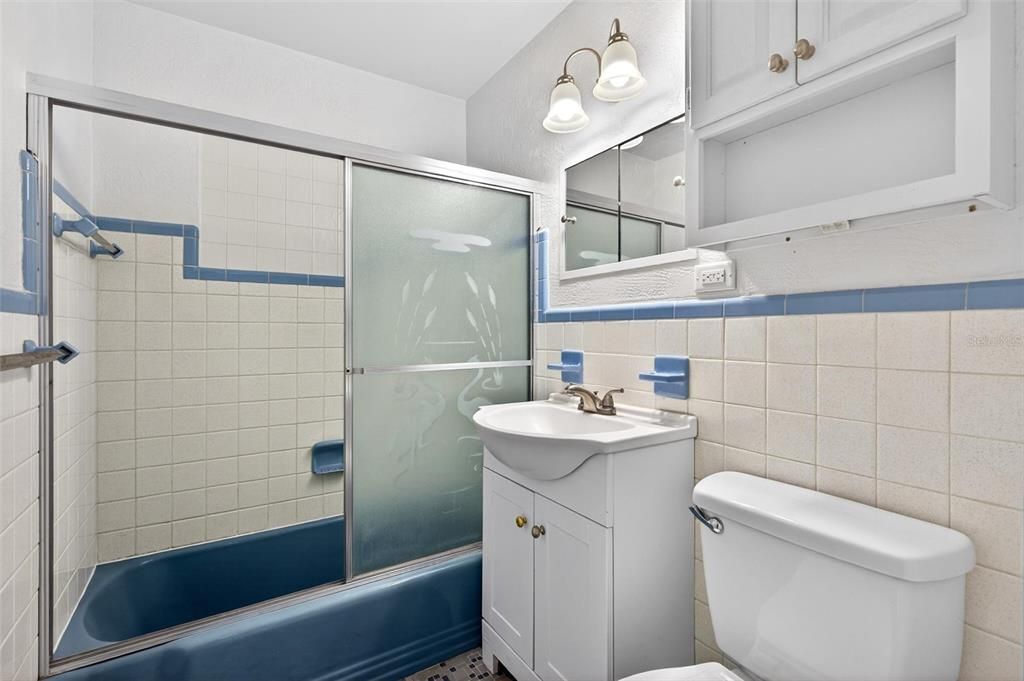 For Sale: $334,900 (3 beds, 2 baths, 1033 Square Feet)