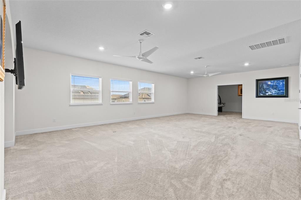 For Sale: $1,399,000 (7 beds, 4 baths, 4700 Square Feet)