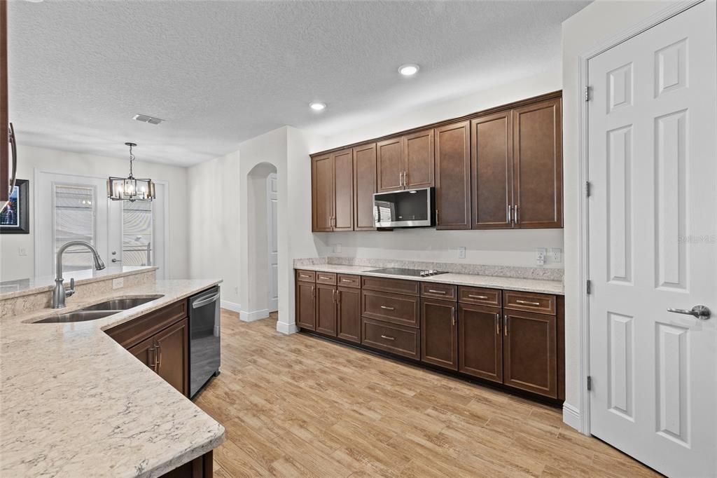 For Sale: $1,399,000 (7 beds, 4 baths, 4700 Square Feet)