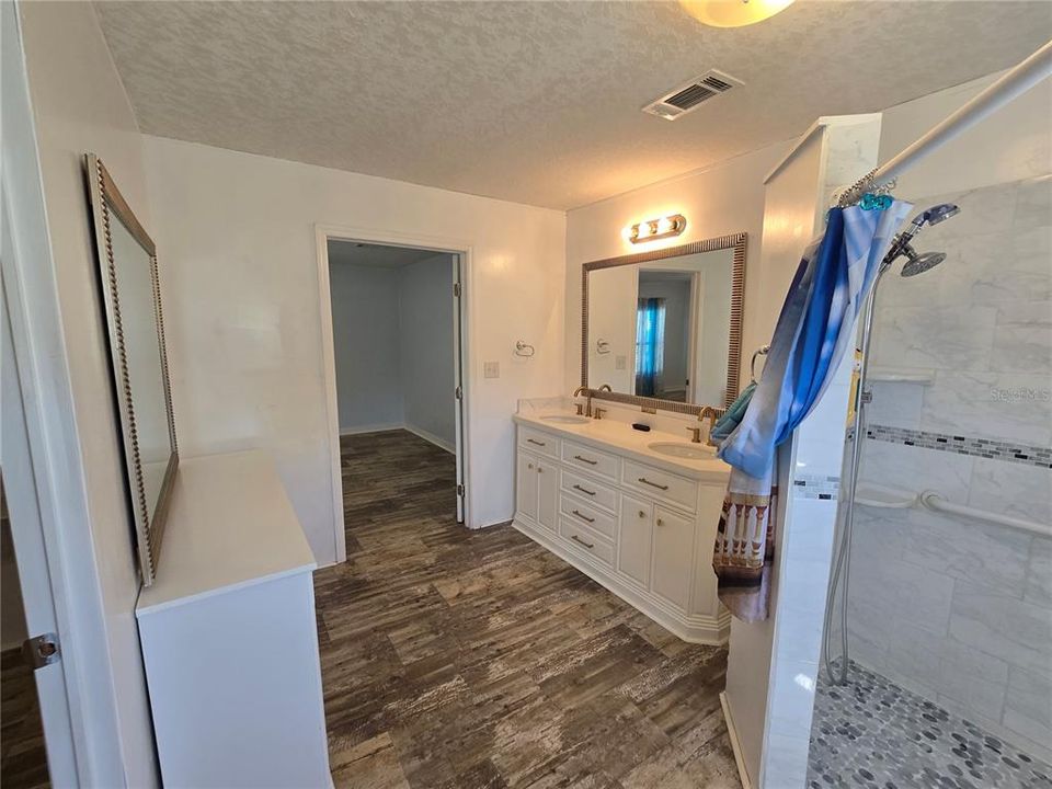 For Sale: $246,000 (4 beds, 2 baths, 1768 Square Feet)