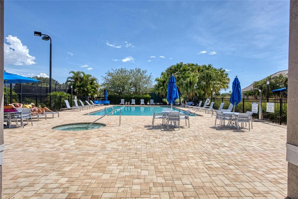 Activo con contrato: $289,900 (2 camas, 2 baños, 1106 Pies cuadrados)
