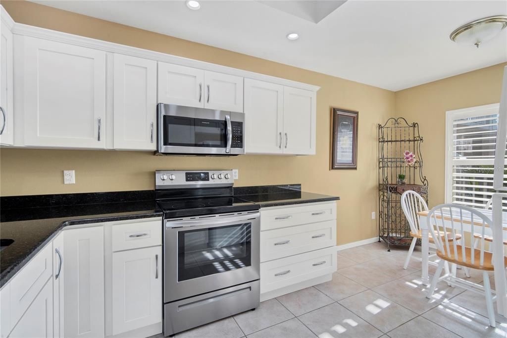 Activo con contrato: $289,900 (2 camas, 2 baños, 1106 Pies cuadrados)