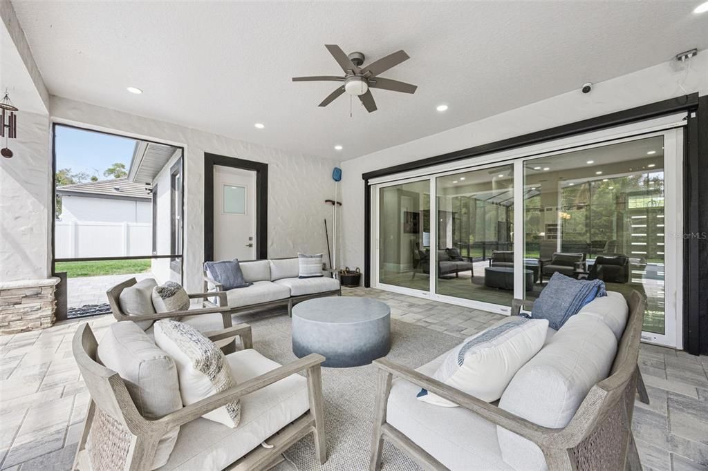 En Venta: $985,000 (4 camas, 4 baños, 3382 Pies cuadrados)