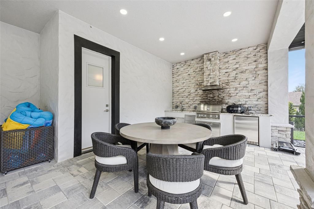 En Venta: $985,000 (4 camas, 4 baños, 3382 Pies cuadrados)