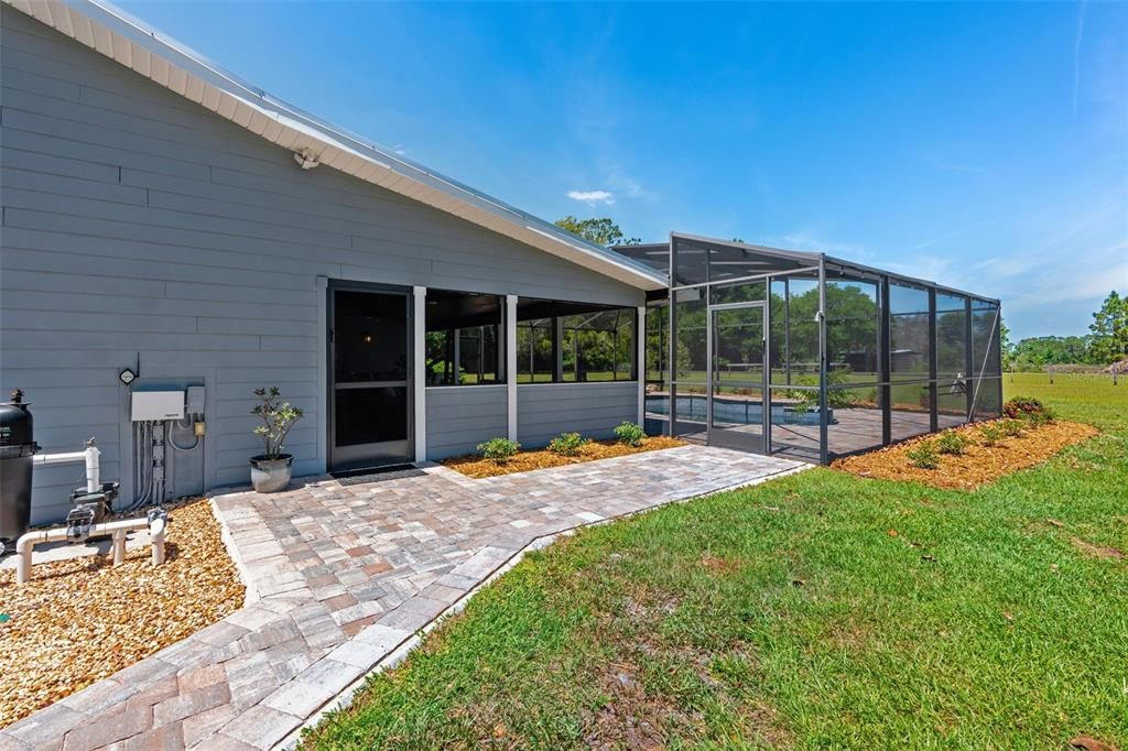 For Sale: $1,300,000 (4 beds, 3 baths, 3072 Square Feet)