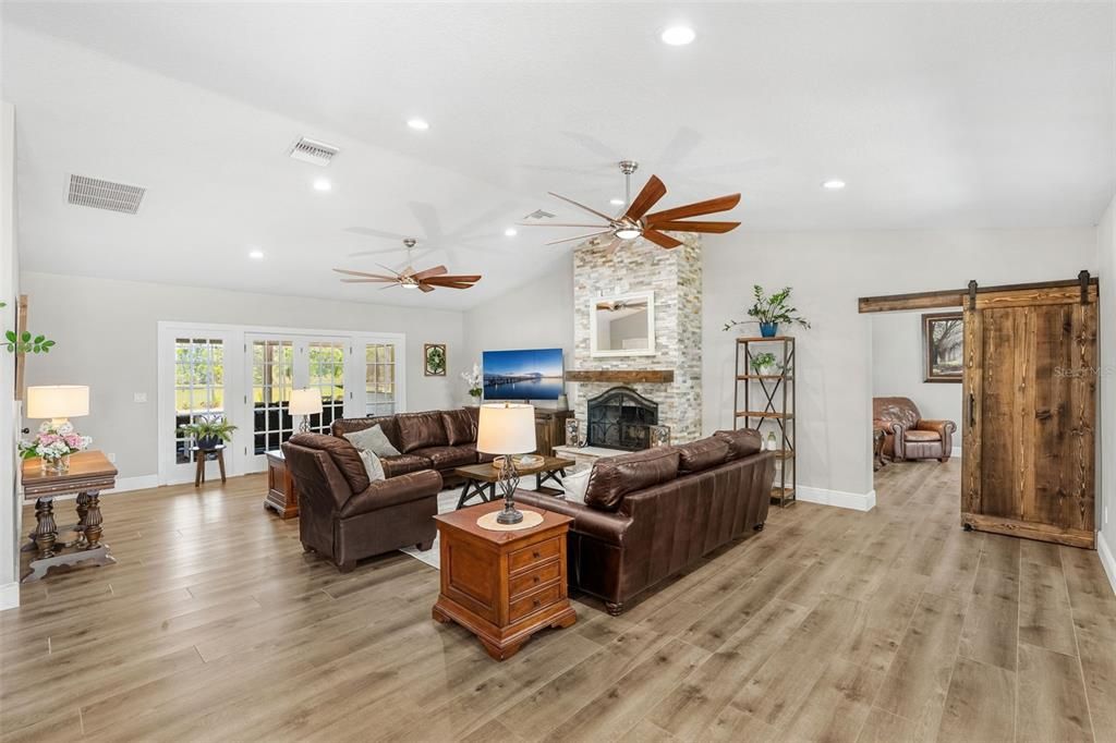 For Sale: $1,300,000 (4 beds, 3 baths, 3072 Square Feet)