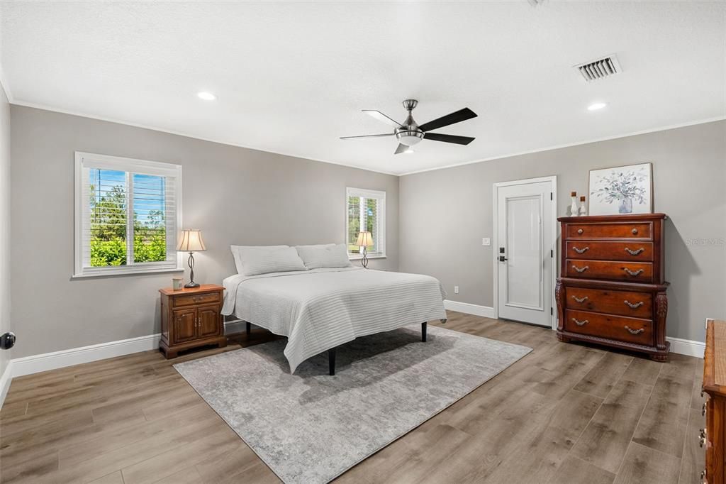 For Sale: $1,300,000 (4 beds, 3 baths, 3072 Square Feet)