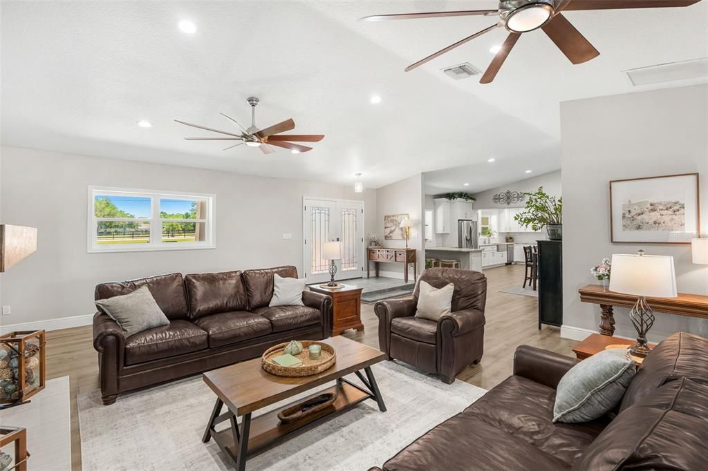 For Sale: $1,300,000 (4 beds, 3 baths, 3072 Square Feet)