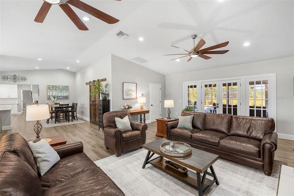 For Sale: $1,300,000 (4 beds, 3 baths, 3072 Square Feet)