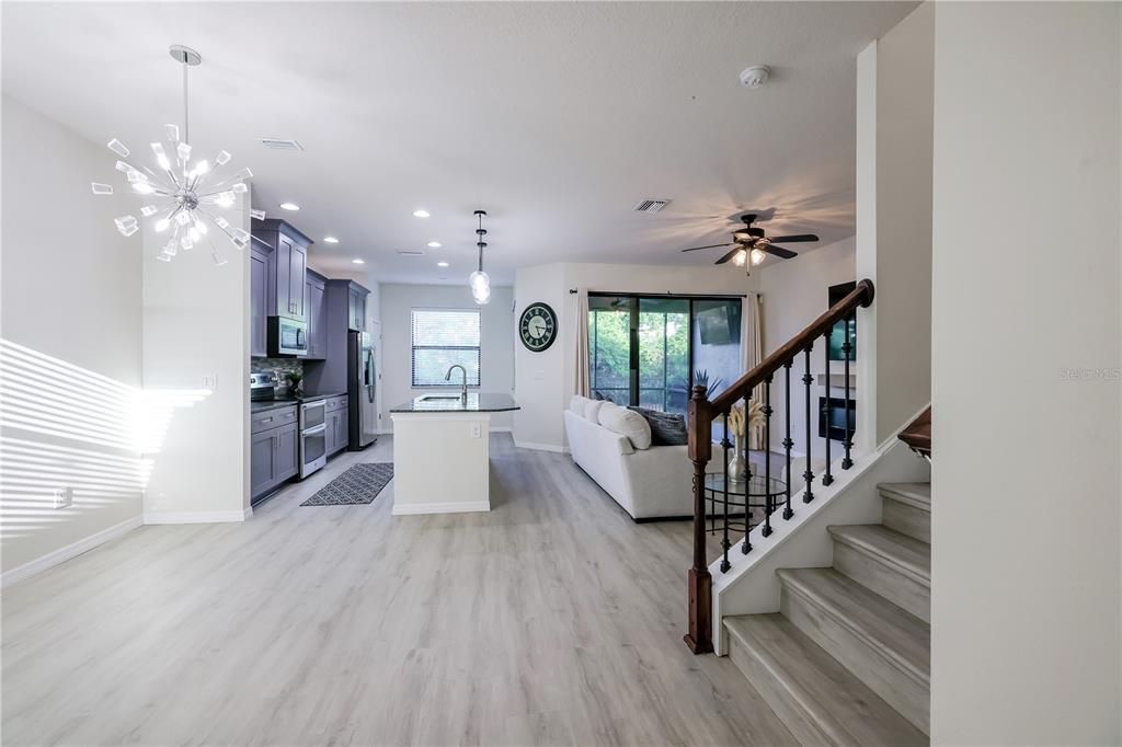 Active With Contract: $350,000 (3 beds, 2 baths, 1748 Square Feet)