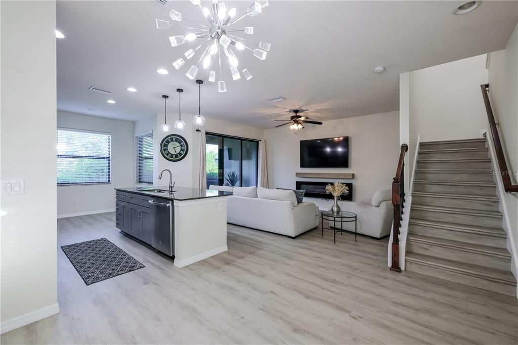 Active With Contract: $350,000 (3 beds, 2 baths, 1748 Square Feet)
