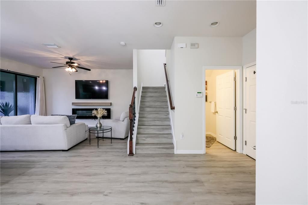 Active With Contract: $350,000 (3 beds, 2 baths, 1748 Square Feet)