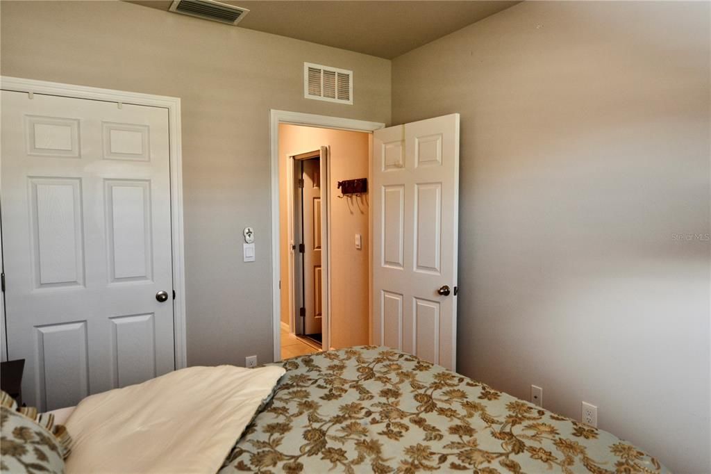 For Sale: $299,900 (2 beds, 2 baths, 1516 Square Feet)