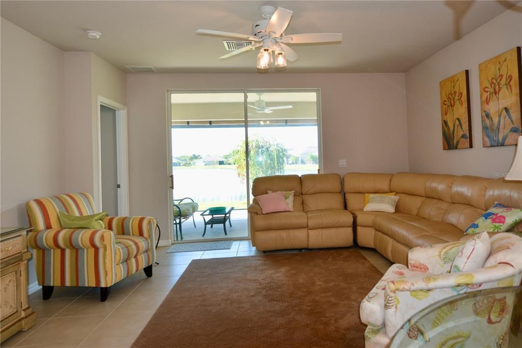 For Sale: $299,900 (2 beds, 2 baths, 1516 Square Feet)
