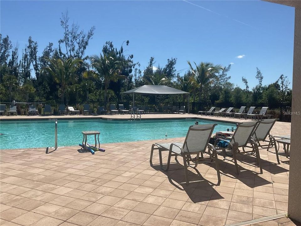 For Sale: $299,900 (2 beds, 2 baths, 1516 Square Feet)