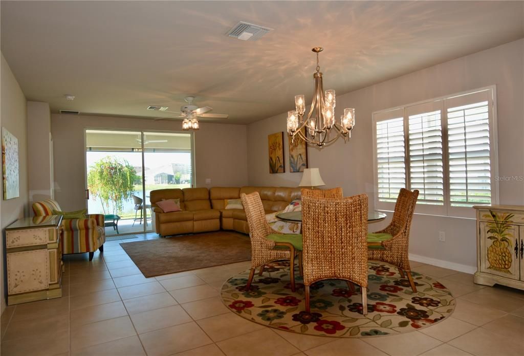 For Sale: $299,900 (2 beds, 2 baths, 1516 Square Feet)