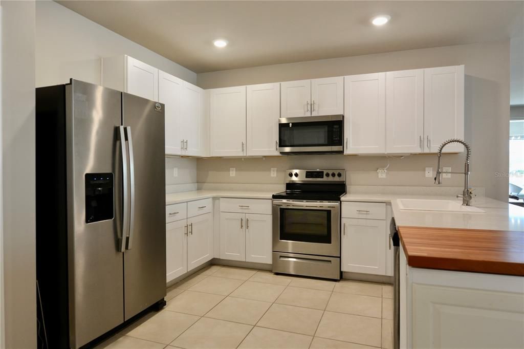 For Sale: $299,900 (2 beds, 2 baths, 1516 Square Feet)