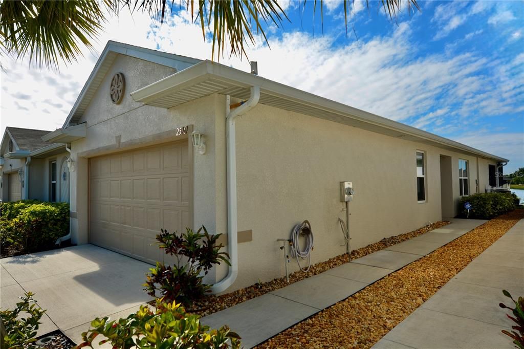 For Sale: $299,900 (2 beds, 2 baths, 1516 Square Feet)