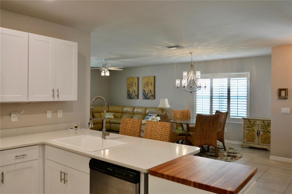 For Sale: $299,900 (2 beds, 2 baths, 1516 Square Feet)