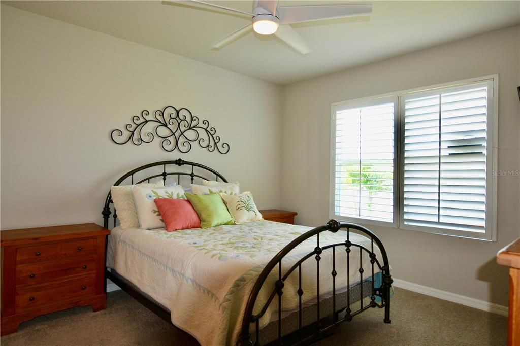 For Sale: $299,900 (2 beds, 2 baths, 1516 Square Feet)