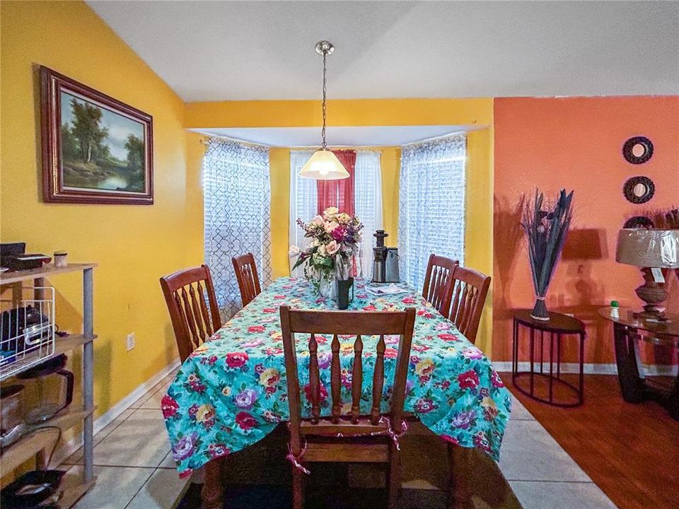 Activo con contrato: $239,900 (3 camas, 2 baños, 1601 Pies cuadrados)