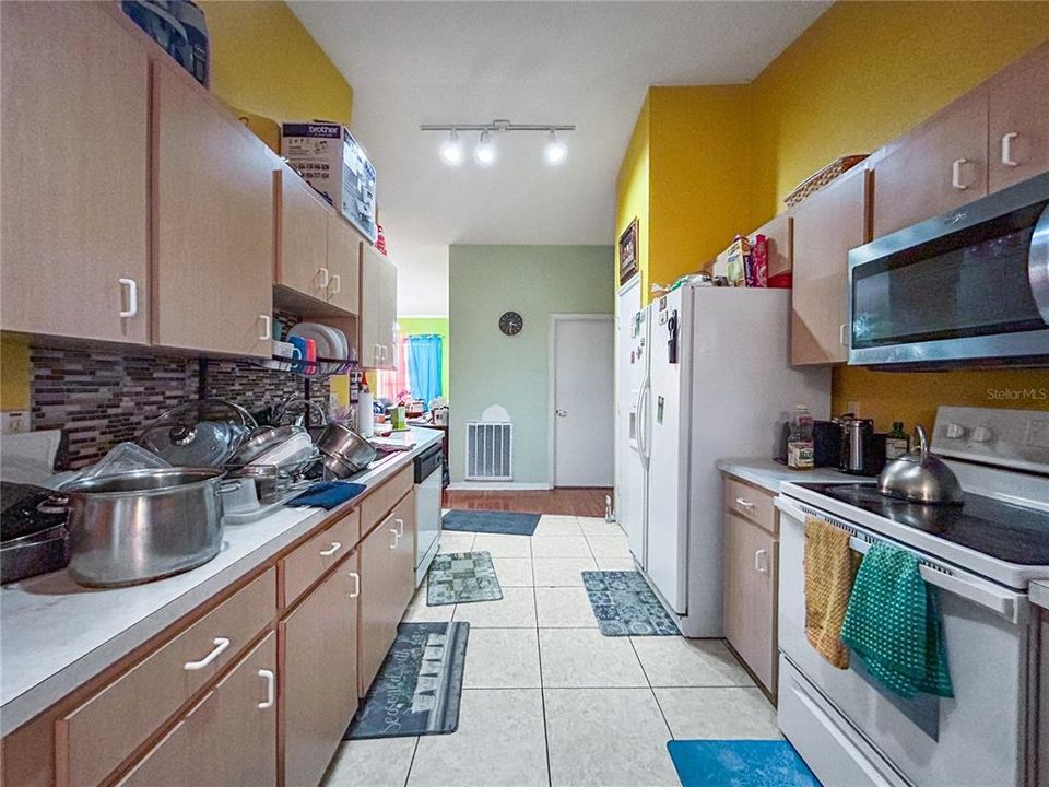Activo con contrato: $239,900 (3 camas, 2 baños, 1601 Pies cuadrados)