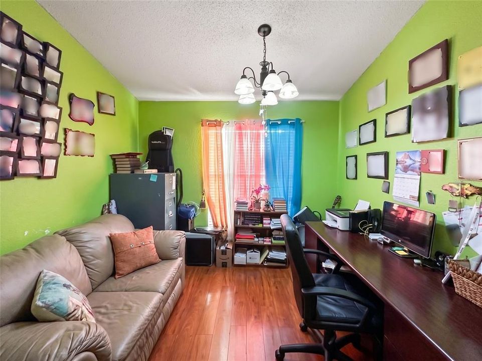Activo con contrato: $239,900 (3 camas, 2 baños, 1601 Pies cuadrados)