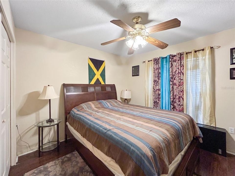 Activo con contrato: $239,900 (3 camas, 2 baños, 1601 Pies cuadrados)