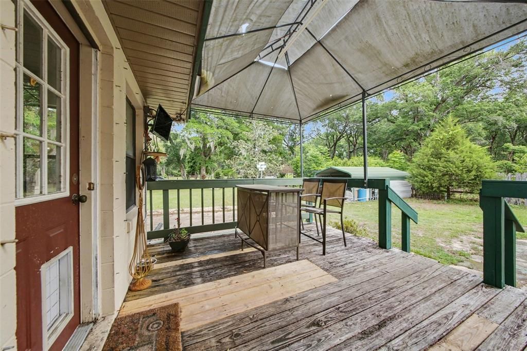 Activo con contrato: $425,000 (5 camas, 3 baños, 3131 Pies cuadrados)