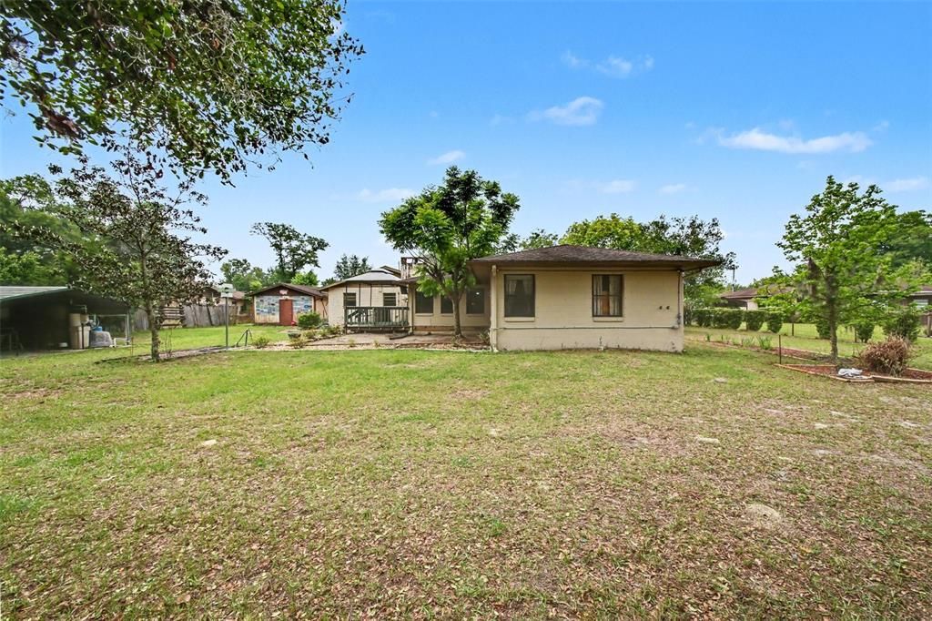 Activo con contrato: $425,000 (5 camas, 3 baños, 3131 Pies cuadrados)